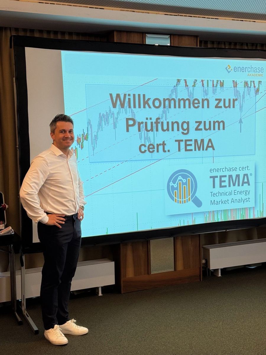 Michael Bayr bei der Prüfung zum Technical Energy Market Analyst (TEMA)